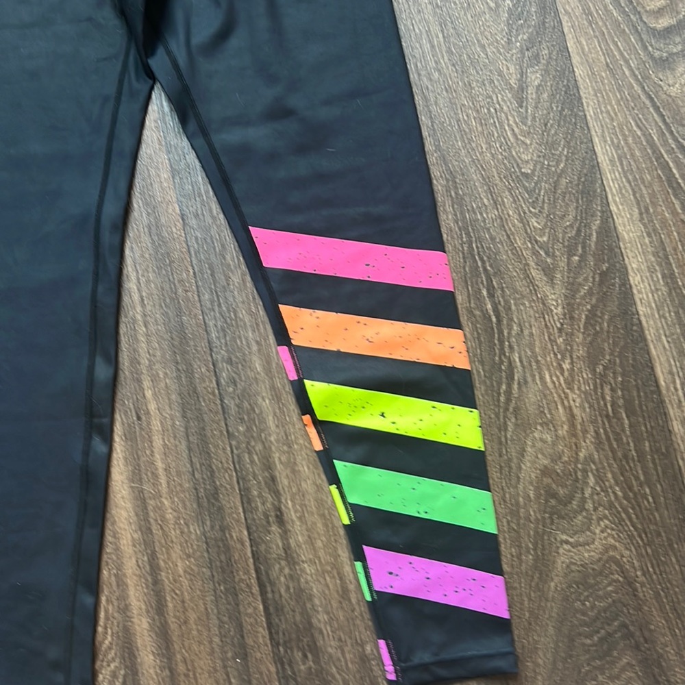 Worthy Threads Leggings - Picture 2 of 5